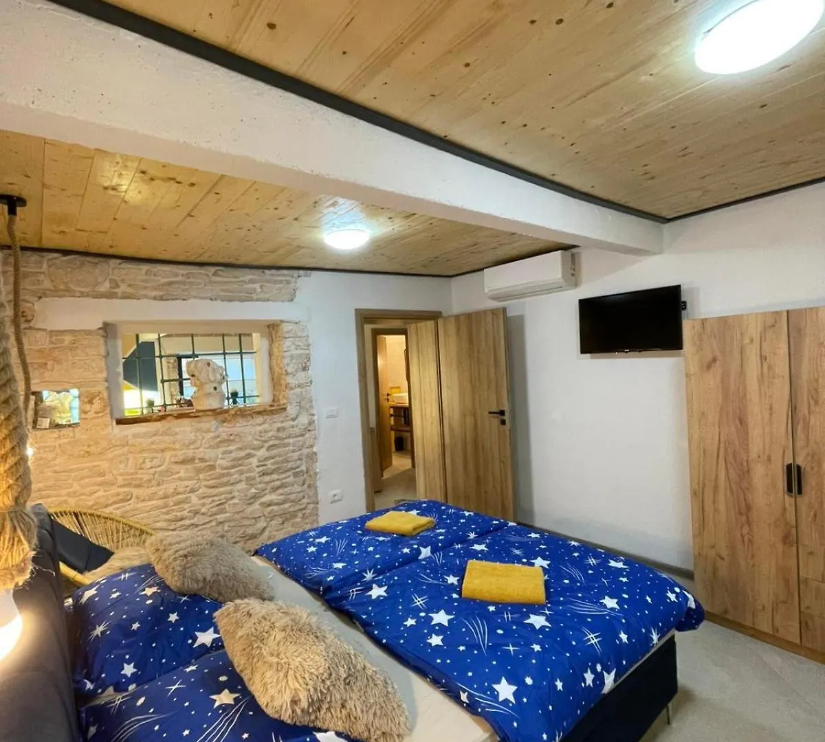 House Modrusani 2368 Holiday home